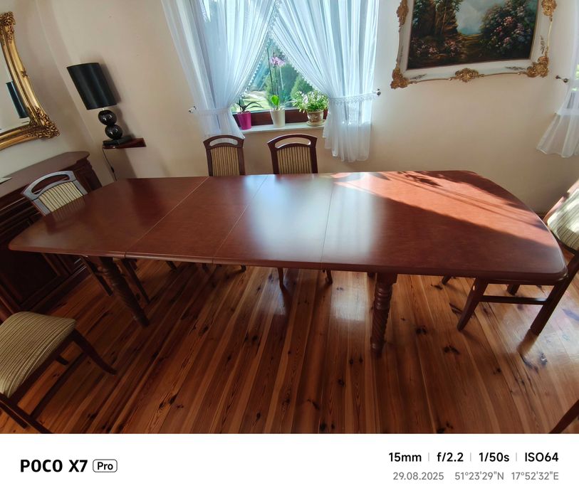 Stół rozkładany z krzesłami