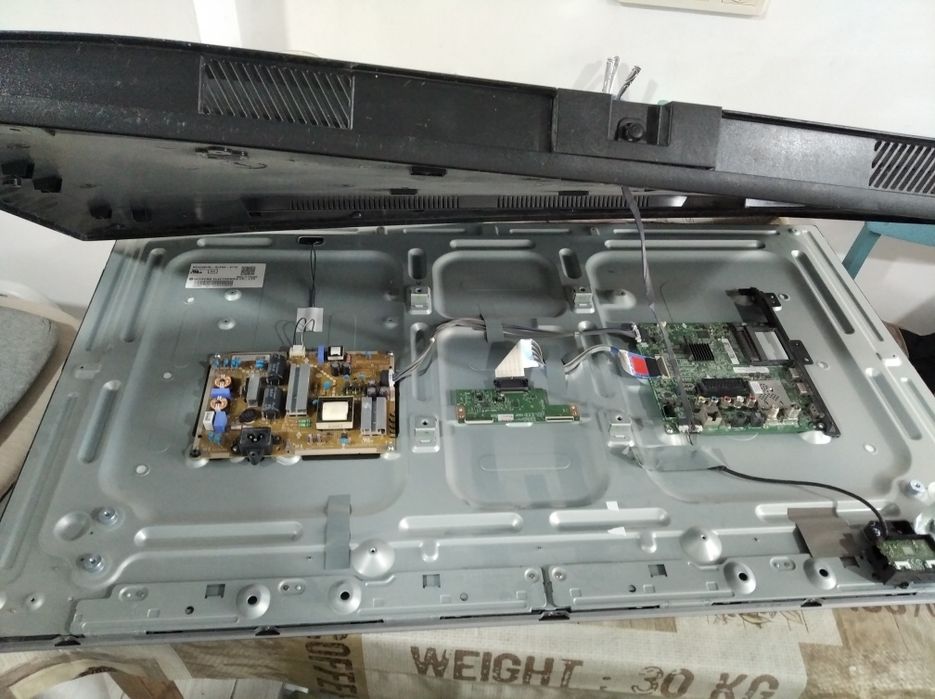 ТВ смарт LG 43LH560V на запчасти 97*57 см