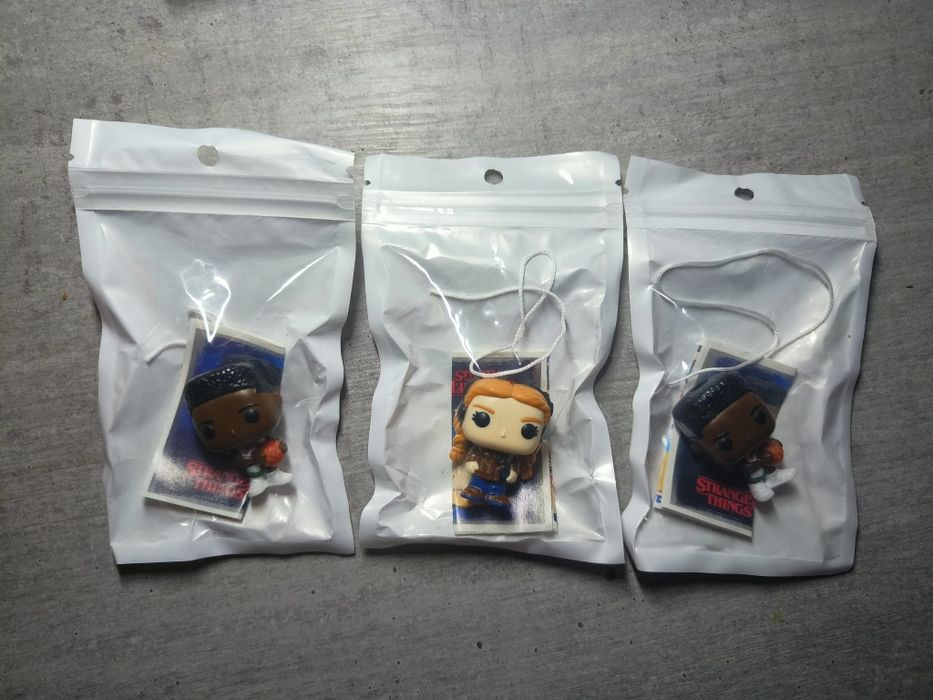 Обмен фигур Stranger Things из kinder joy