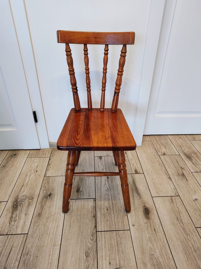 4 drewniane krzesła