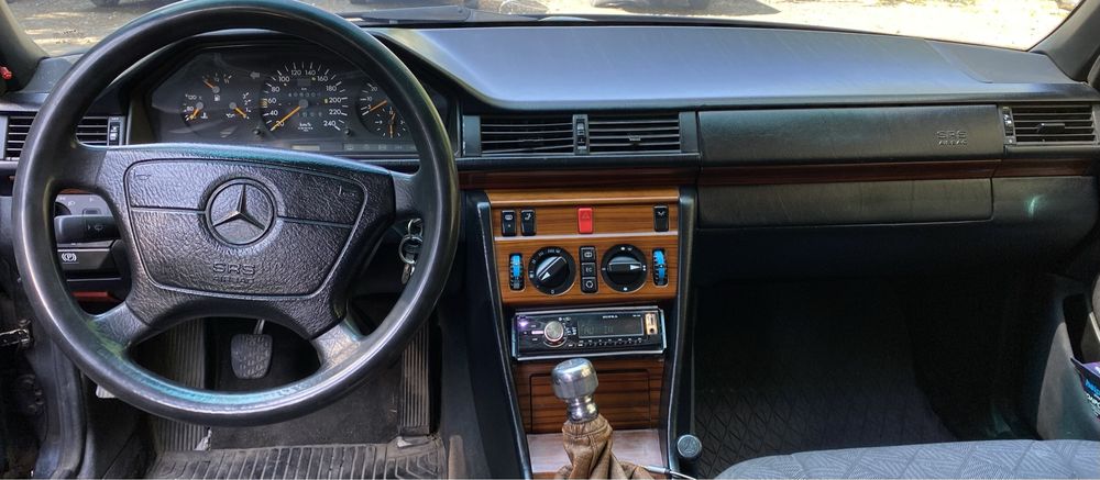Продам атомобіль Mercedes 124 e200