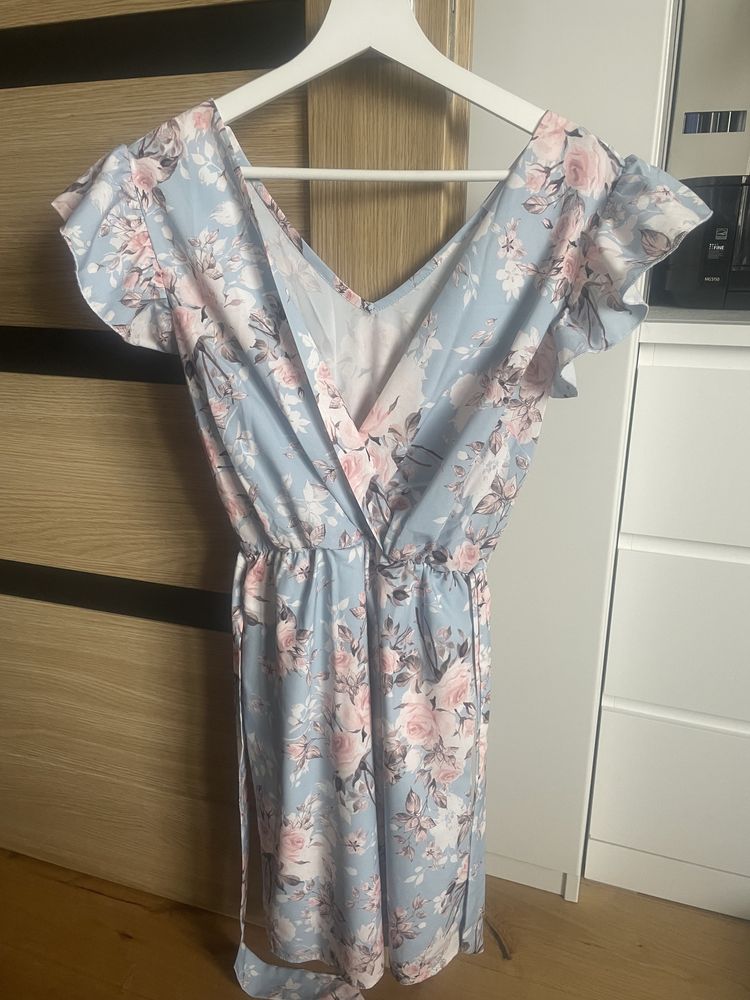 Sukienka w kwiaty