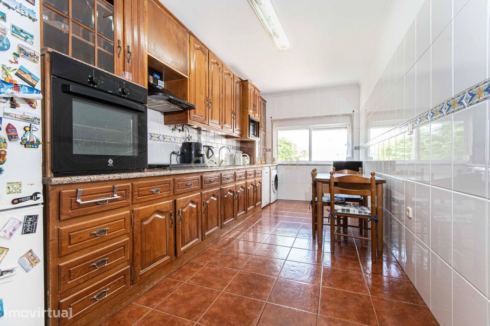 Apartamento T3  em Corroios, com Varandas e Proximidade à Praia