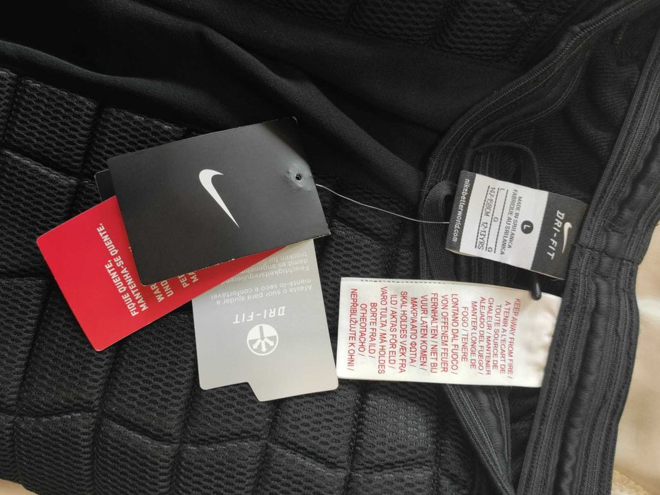 Chłopięce spodnie dresowe bramkarskie Nike  Dri-Fit r. 147-158 cm nowe