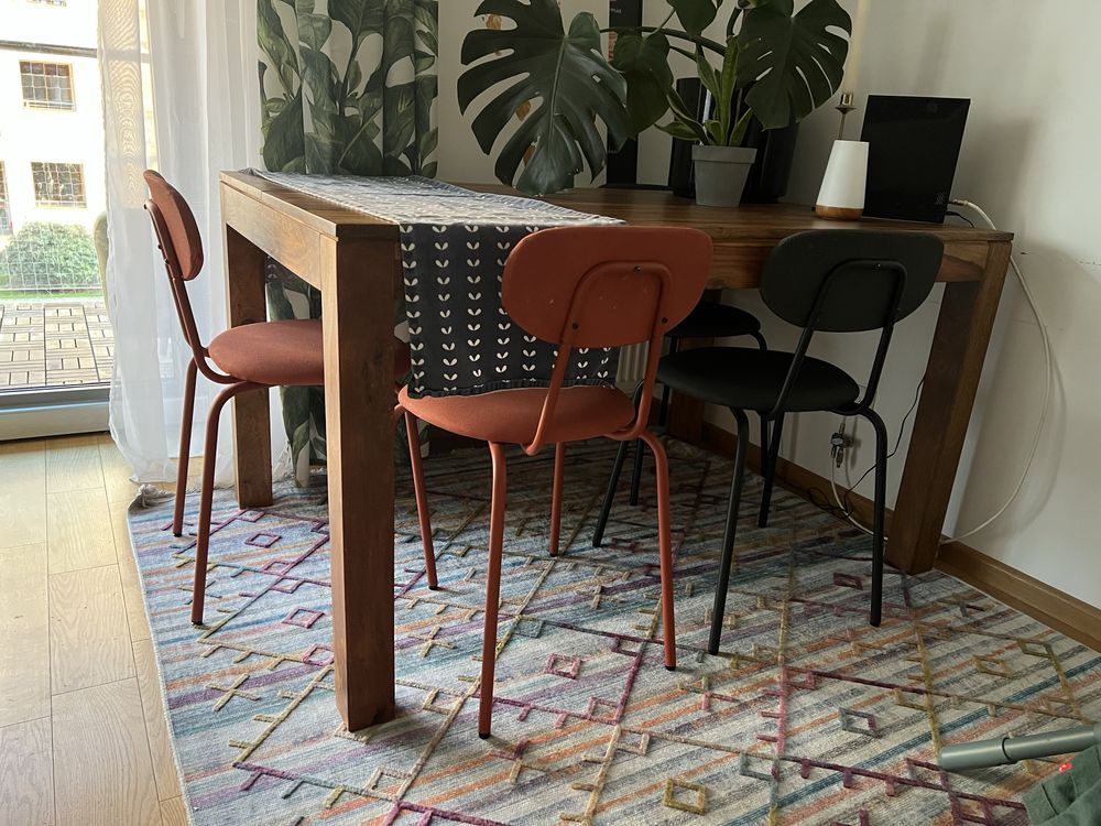Krzesła IKEA ÖSTANÖ 4 sztuki (2 czarne, 2 czerwone)