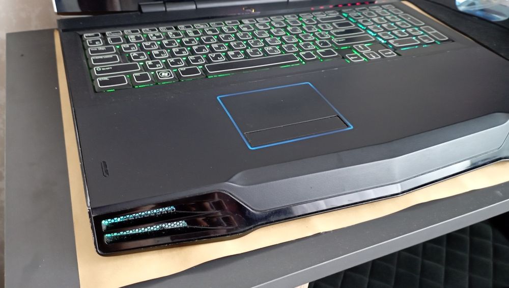Ноутбук Alienware M17x