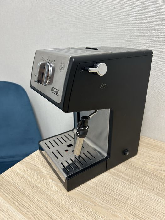 Продам ріжкову кавоварку DeLonghi