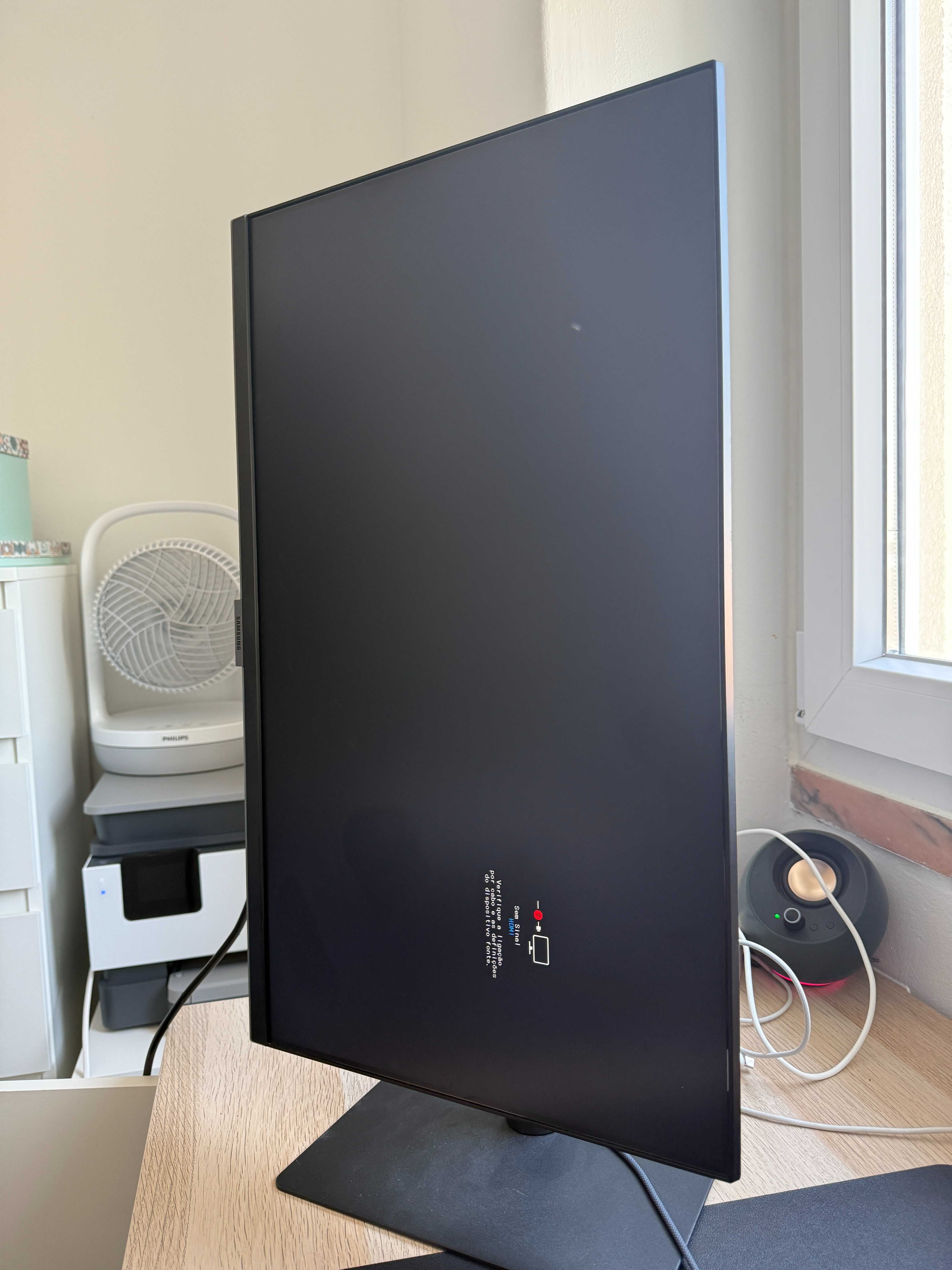 Samsung LS24A600UCUXEN Monitor profissional QHD de 24"