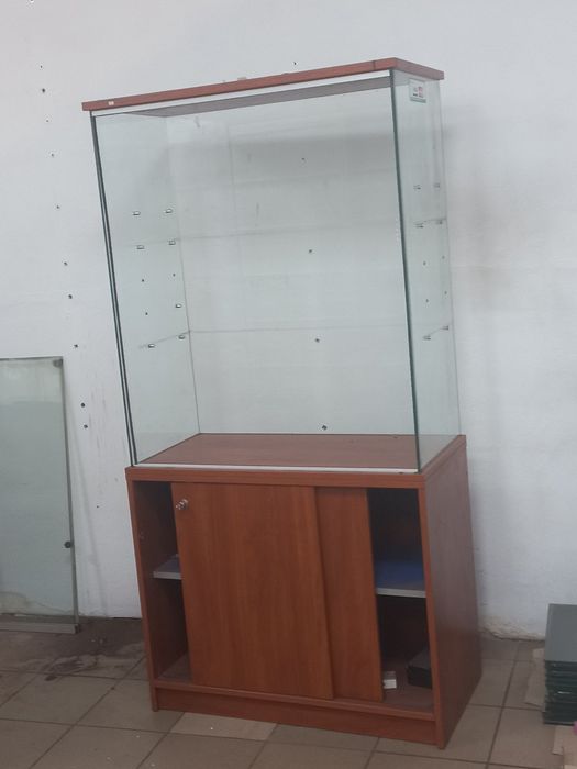 Продам стеллажи/витрины.