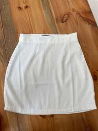 prettylittlething biała spódnica spódniczka mini minimalizm