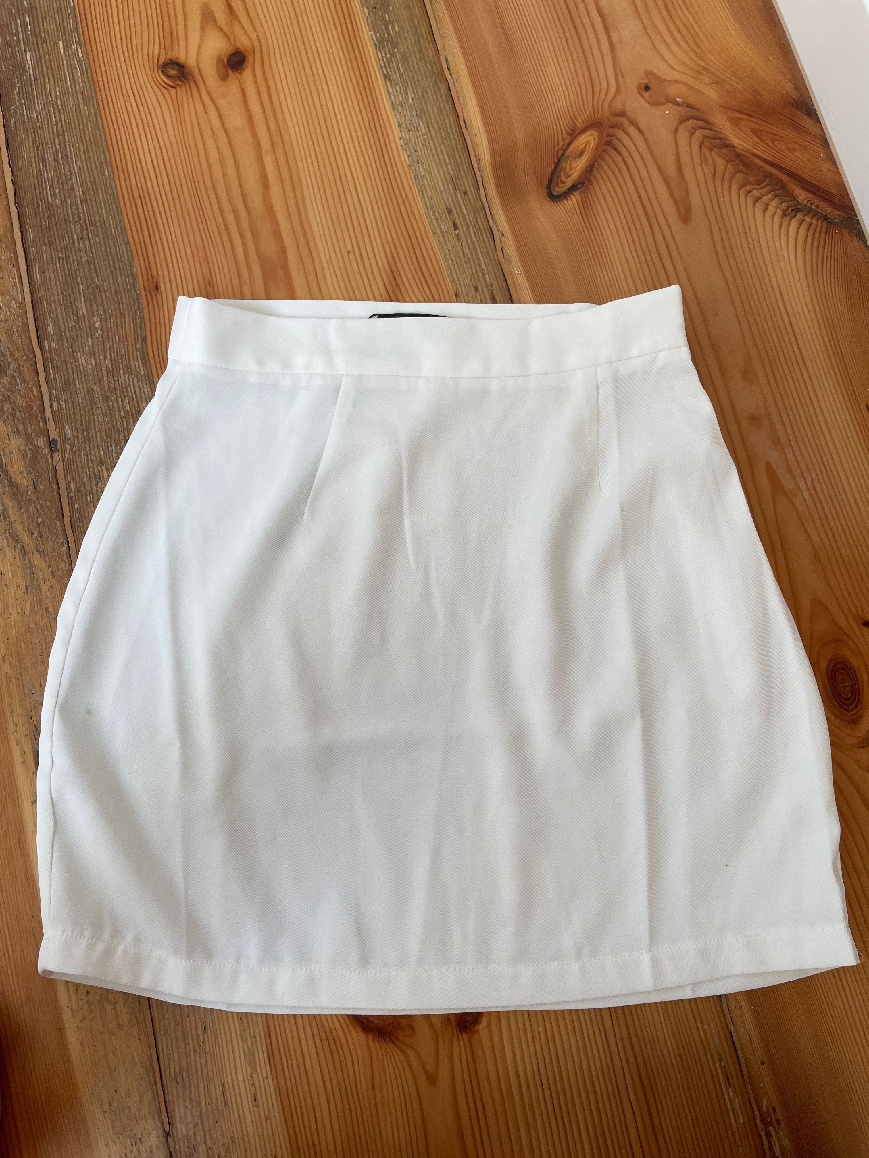 prettylittlething biała spódnica spódniczka mini minimalizm
