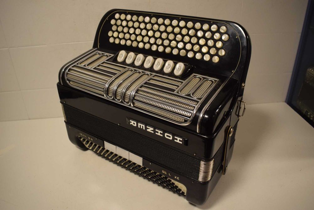 Acordeon Hohner Riveira III N 3 Voz, 274
