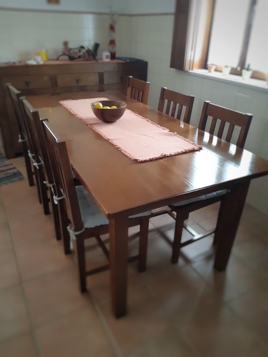 Mesa em madeira maciça