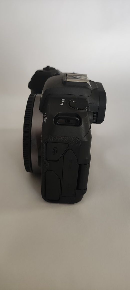 Canon EOS RP Full-Frame, como nova (menos de 400 disparos)