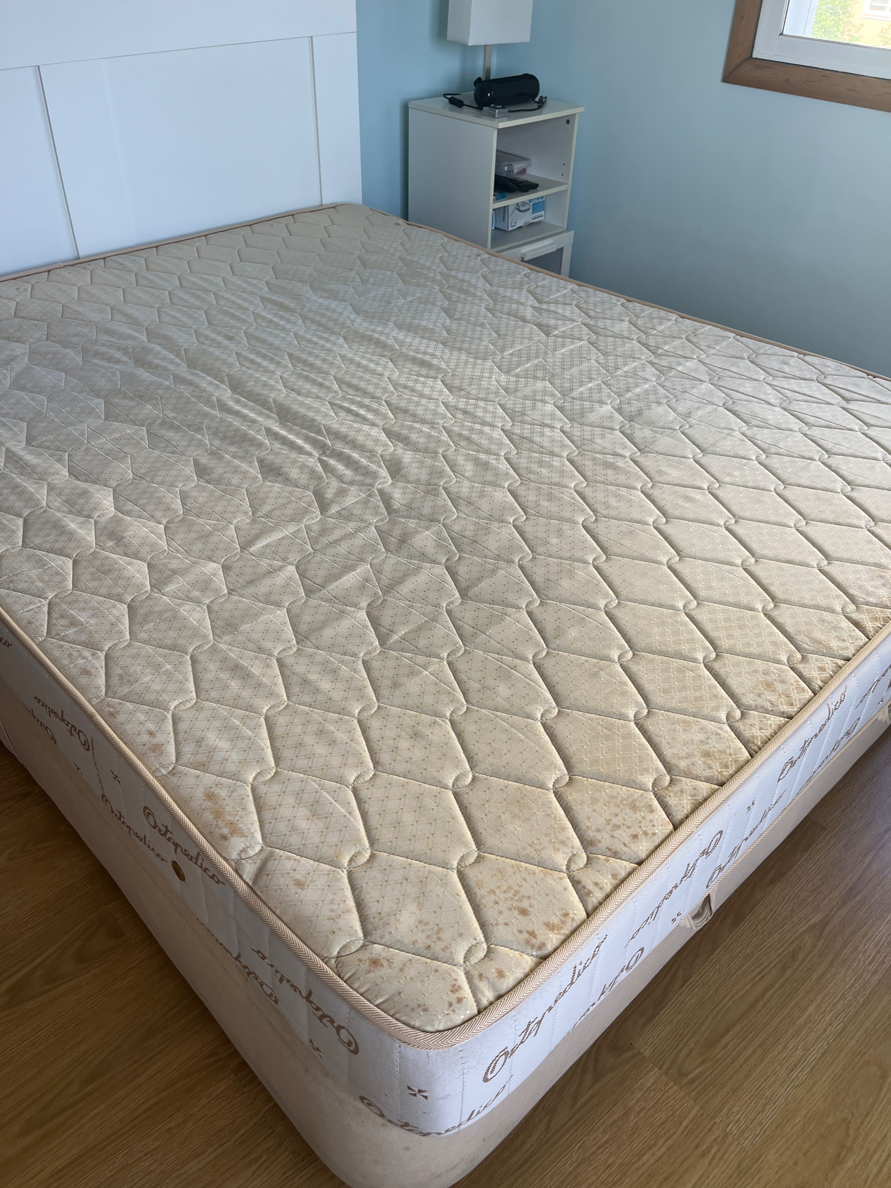 Cama de casal, sommier estrado elevatório