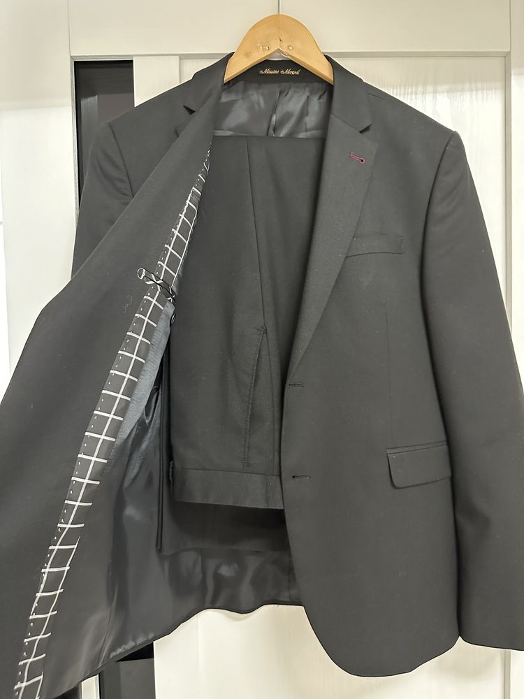 Класичний костюм, чорний 50