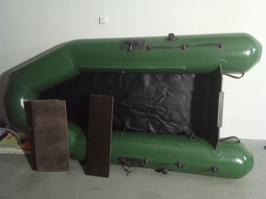 Продам човен 260 з транцем 7500гр
