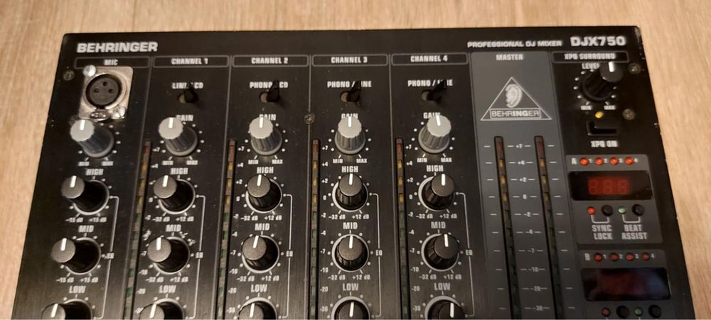 Mixer behringer djx750
