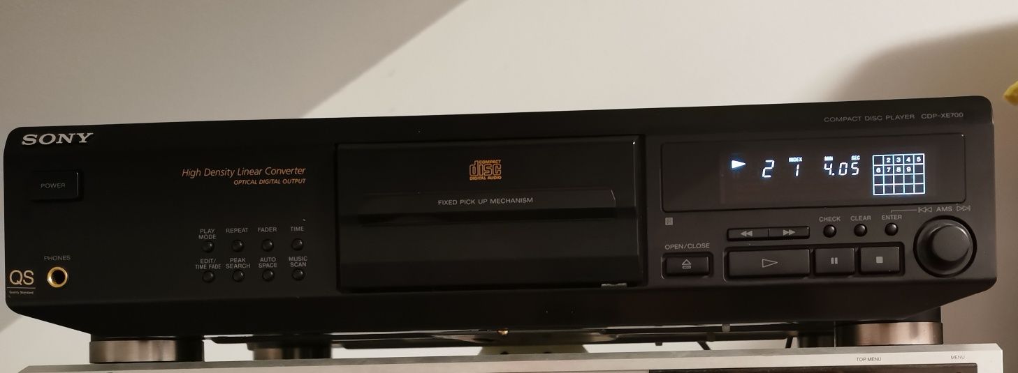 Sony compact disc player CDP-XE700