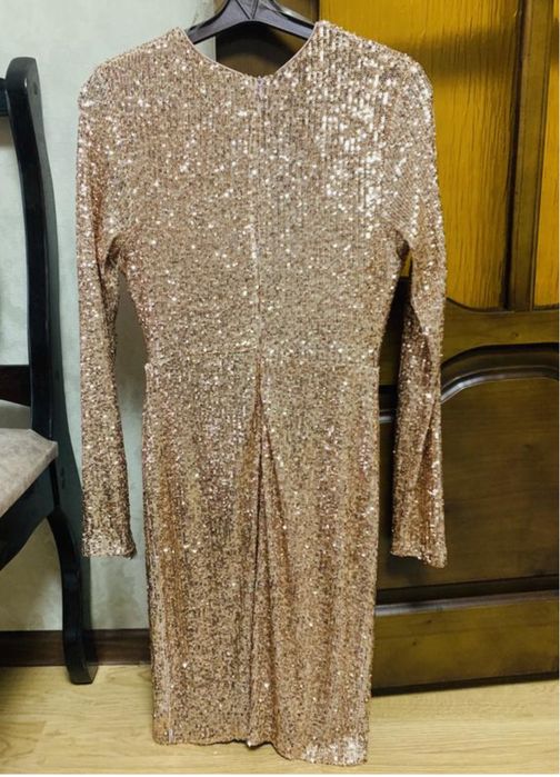 сукня в паєтки 46р.