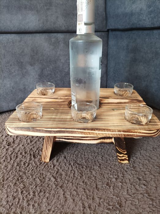 Stojak dębowy na alkohol, stolik na kieliszki