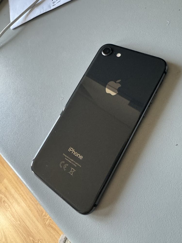 Iphone 8 para peças, não liga