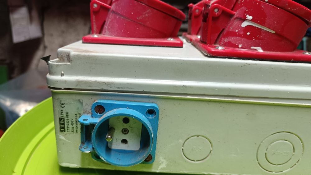 Sprzedam szafę elektrycznym i rozdzielnice