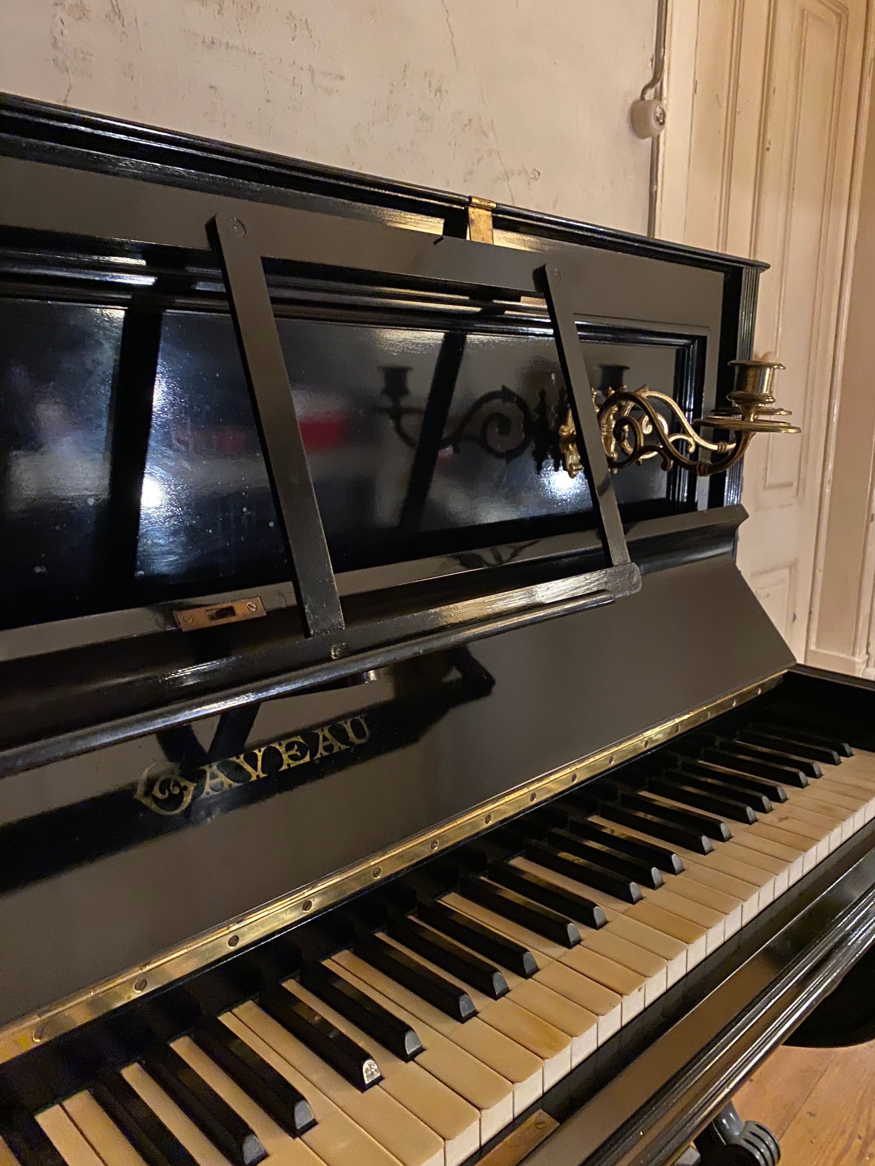 Piano Vertical GAVEAU - excelente conservação