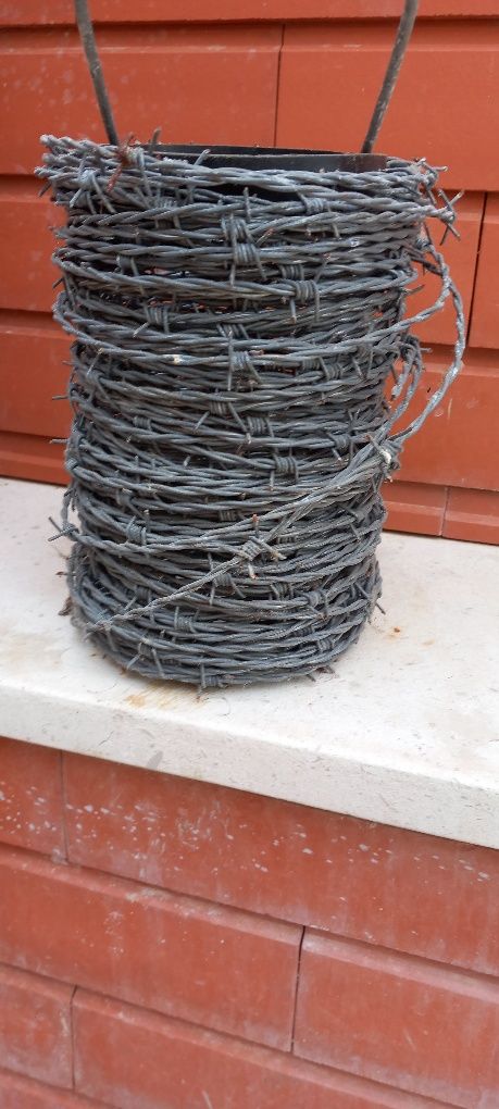 Rede ovelheira , arame farpado , vedação para jardim