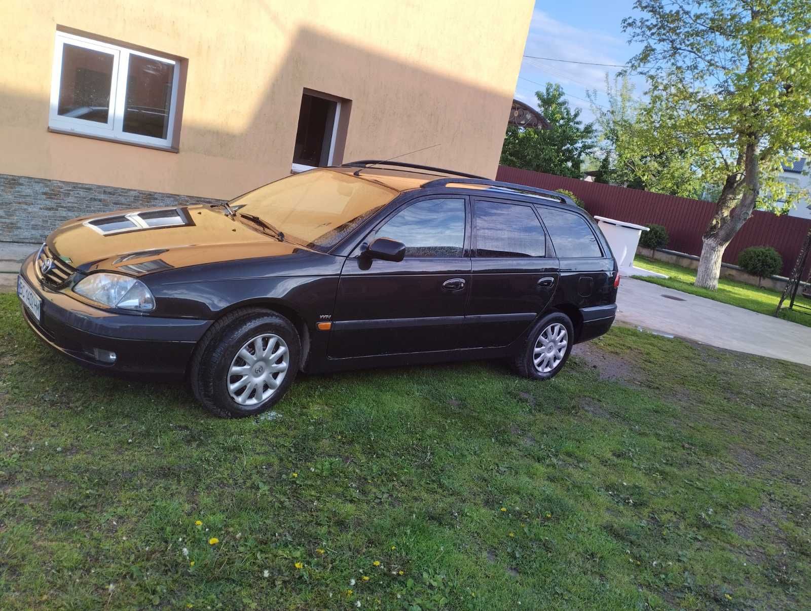 Тойота авенсіс 2000року