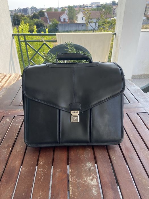 Mala profissional em pele ASUS