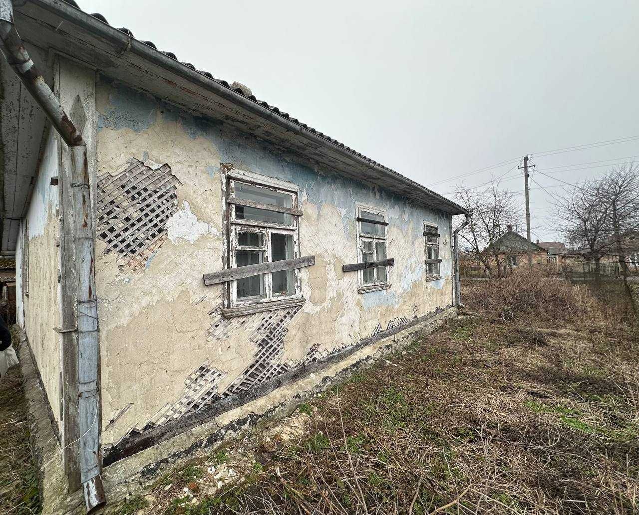 Будинок неподалік Рівного з виглядом на озеро