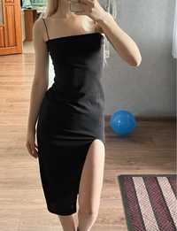 Чорна сукня міді з розрізом