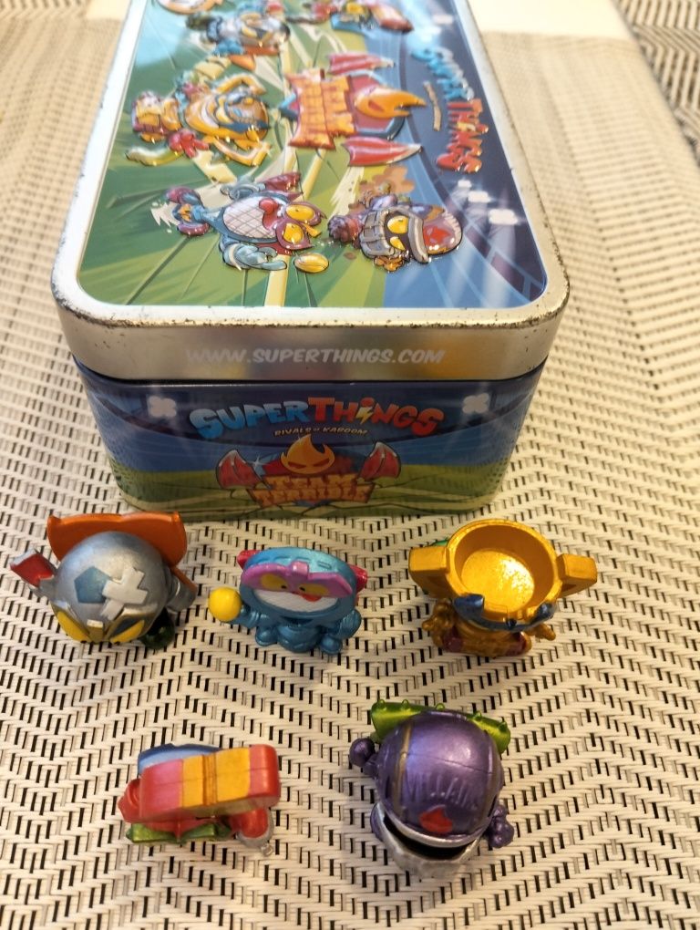 Super zings box. Super Things magic box. Puszka super zings +5 figurek