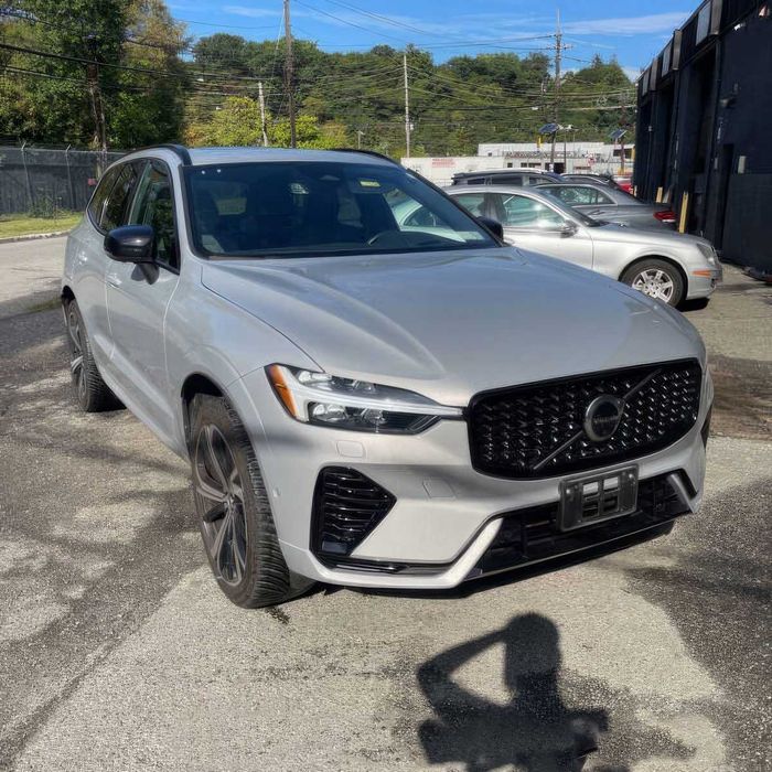 Volvo XC60      2022