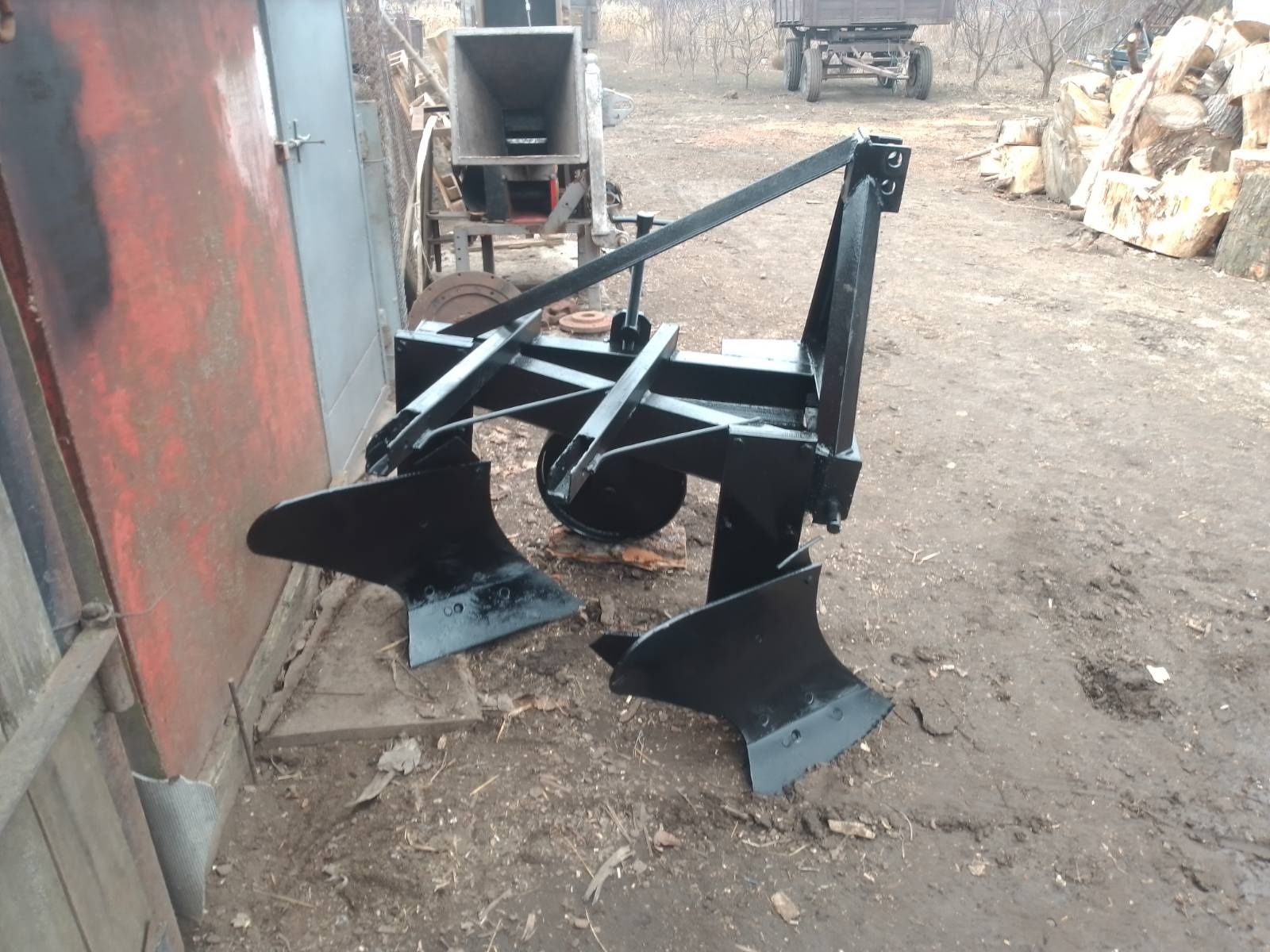Продам плуг 2*30
