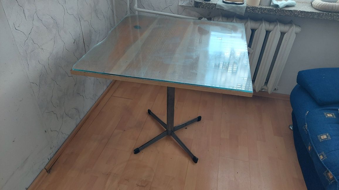 Stol 80x80 z szyba