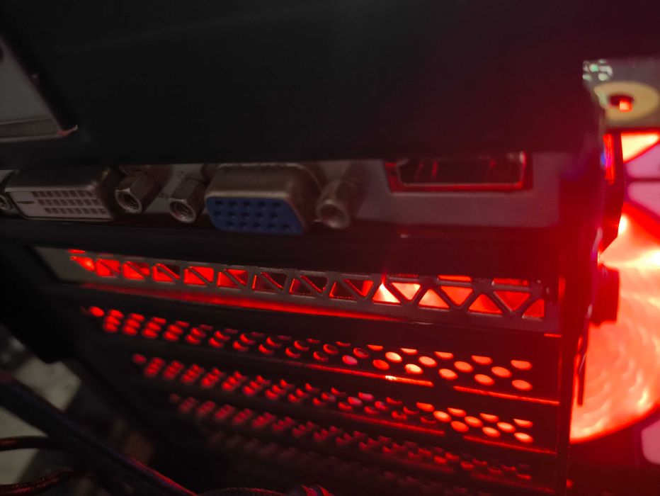 Ziway Gtx 650 2gb ddr5 без додаткового живлення в гарному стані