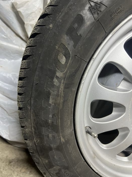 Зимова резина 195 /65 R15 Dunlop Response разом з дисками BMW