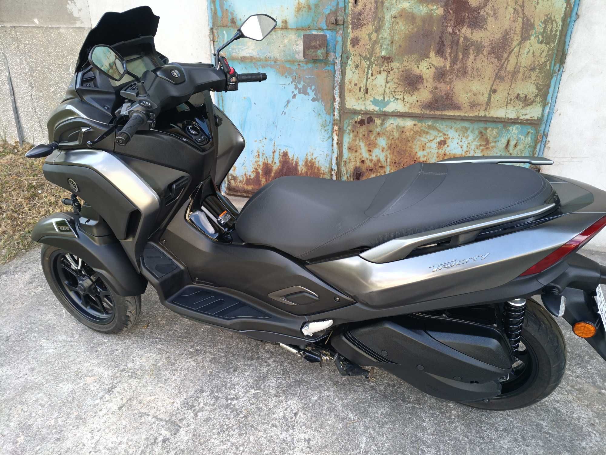 YAMAHA Tricyty 300