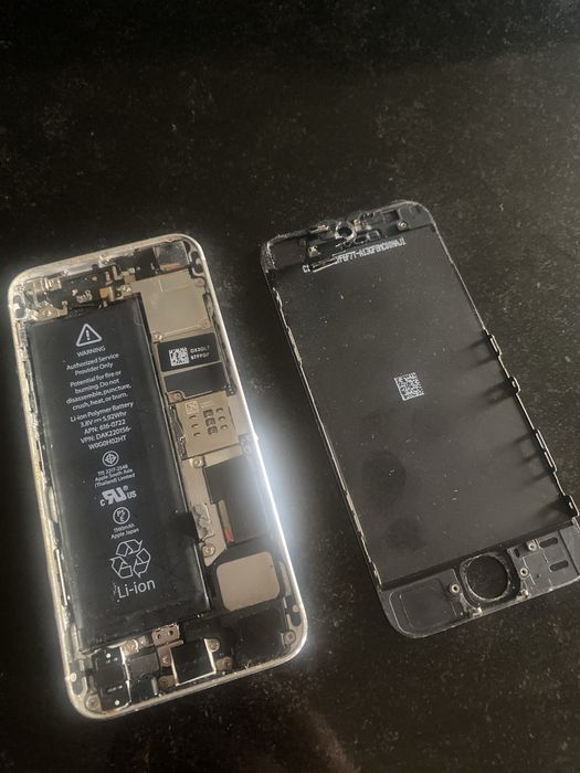 Iphone 5s do naprawy plus nowy wyswietlacz