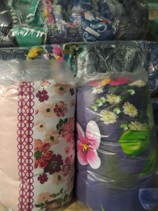 Ковдри фабричні /різні розміри/постільна білизна,подушки/