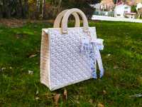 Ręcznie robiona damska torba z drewnianymi uchwytami

Materiał: nylon