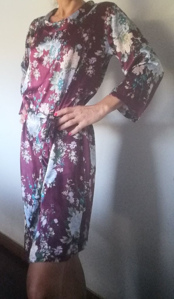Vestido seda com flor