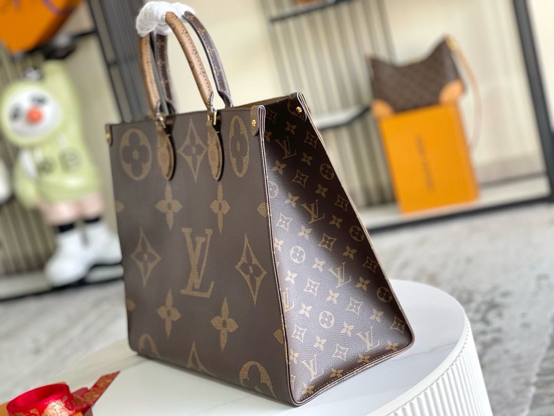 Louis Vuitton Keepall – klasyczna torba Monogram z czarnymi elementami
