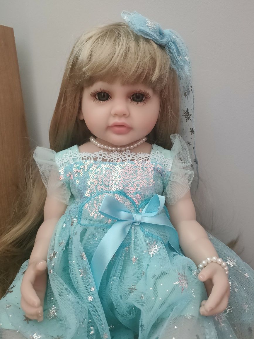 Realistyczna lalka Reborn 55 cm – jak prawdziwe dziecko, wodoodporna!