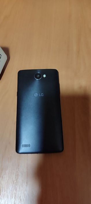 Телефон LG  в ідеальному стані