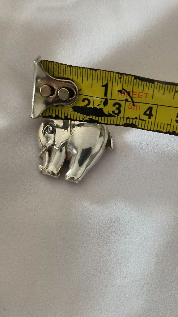 Elefante em prata topázio