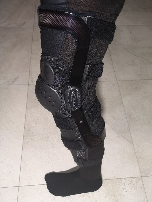 Ortezy motocyklowe kolanowe DonJoy Fullforce L z zegarem