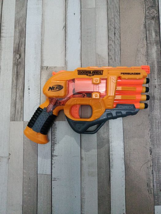 Nerf zabawkowy pistolet